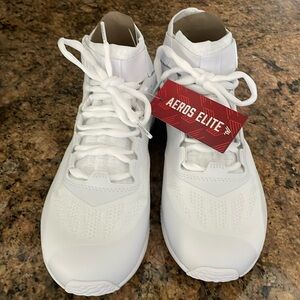 Brand new varsity aeros elite size 8